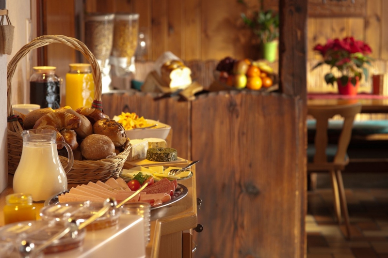 boulangerie-LA GAUDE-min_breakfast_buffet_food_restaurant_meal_hotel_plate_fresh-718745